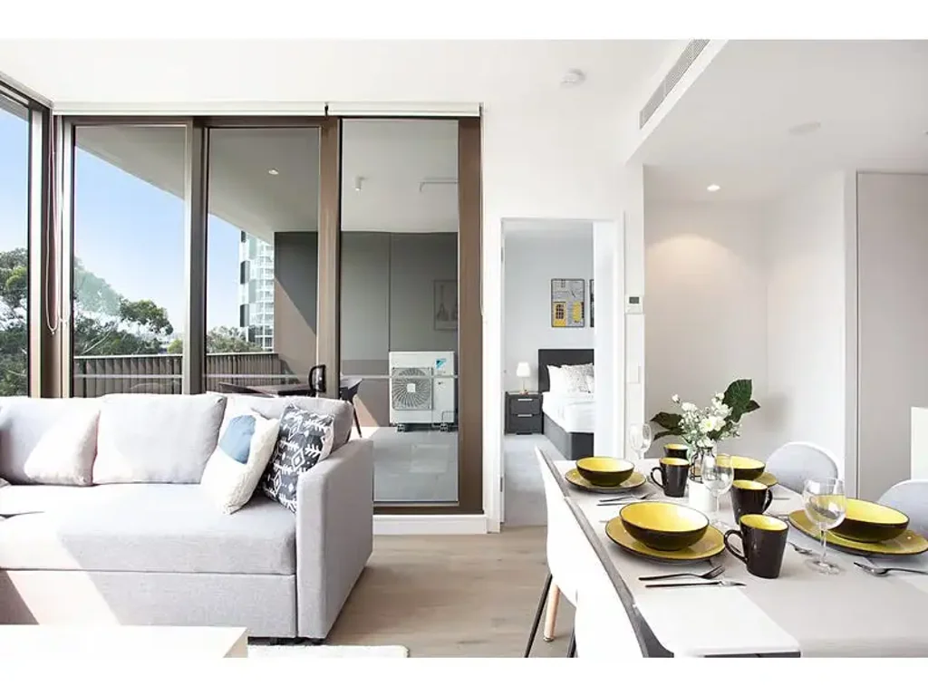 luxury 2 bedroom 2 bathroom 1 Carspace for lease