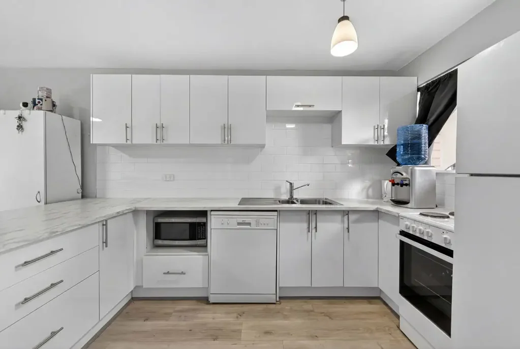 Shoalwater 3部屋 Why: Combining move-in ready comfort with an easy care design, this updated unit offers convenient coastal living within a perfectly placed complex