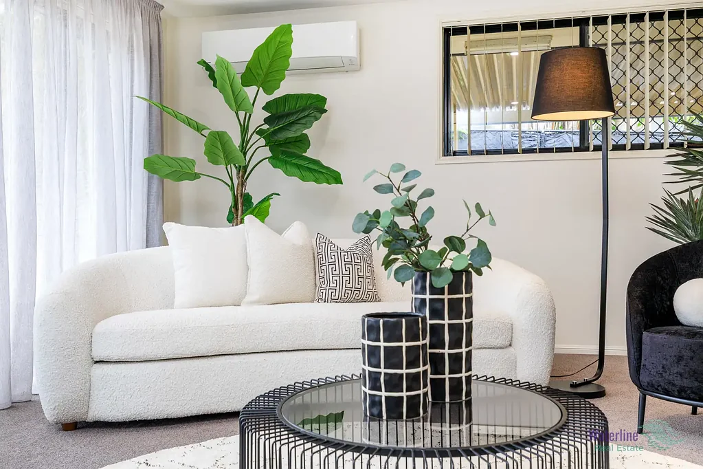 Thornlands 5 Bedroom Dual Living low set family home in the heart of Thornlands.