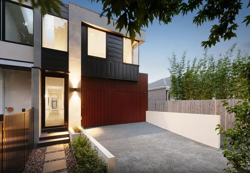 Architecturally Designed Luxury Residence in Prestigious Lifestyle Setting