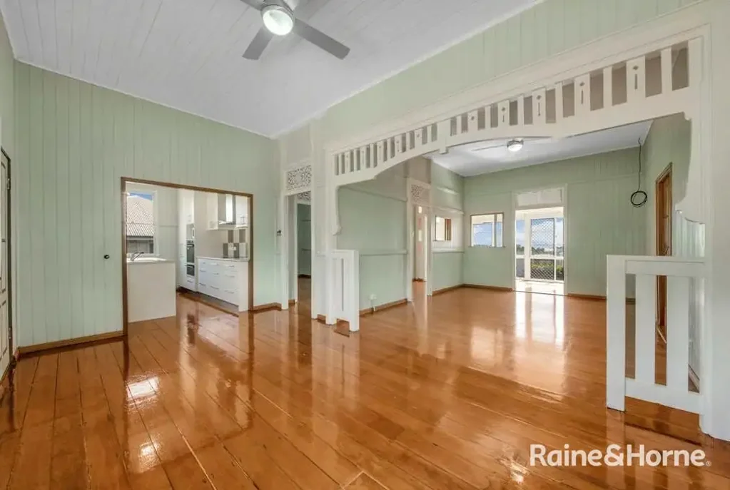 Queensland Living with Modern Extras!