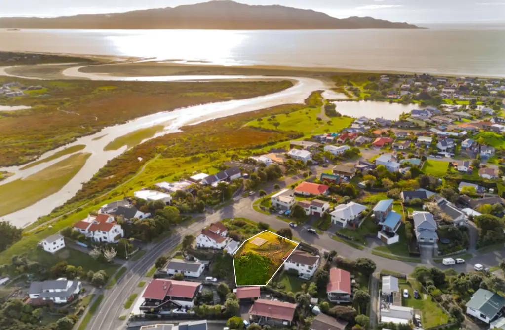 Waikanae Beach ELEVATED WITH VIEWS - NOT MANY LEFT LIKE THIS!
