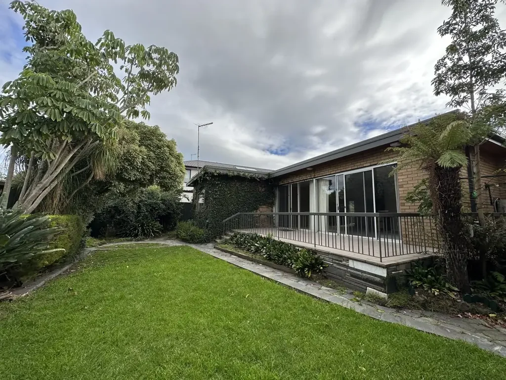 6 MONTH LEASE ONLY!