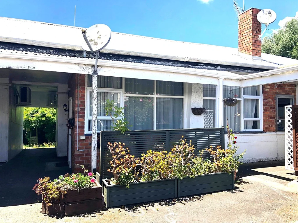 Spacious 1 Brm Unit Fully furnished