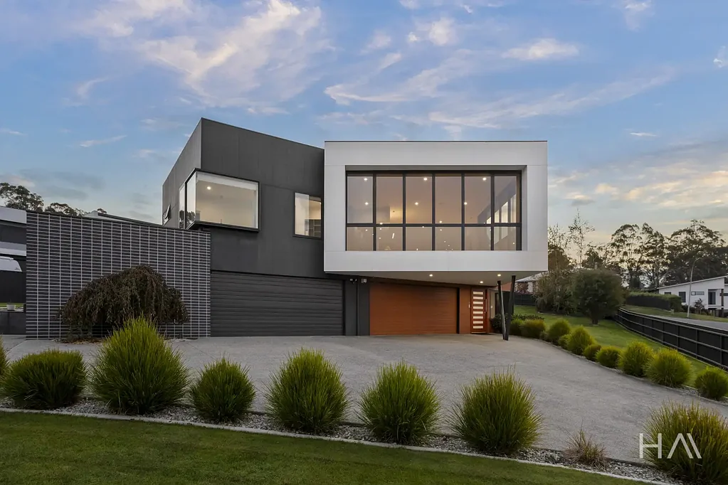 Kings Meadows 4침실 Spacious, Sophisticated and Designed to Impress