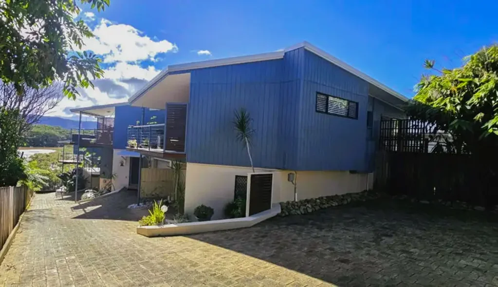 SPACIOUS FURNISHED TOWNHOUSE WITH COFFS CREEK VIEWS