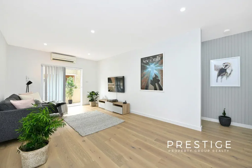 Recently updated first floor apartment in central locale!