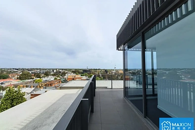 St Kilda 2chambre Ideal for Owner-Occupiers | Stylish Dual-Level Apartment with Oversized Balcony & Secure Parking |Heart of St Kilda