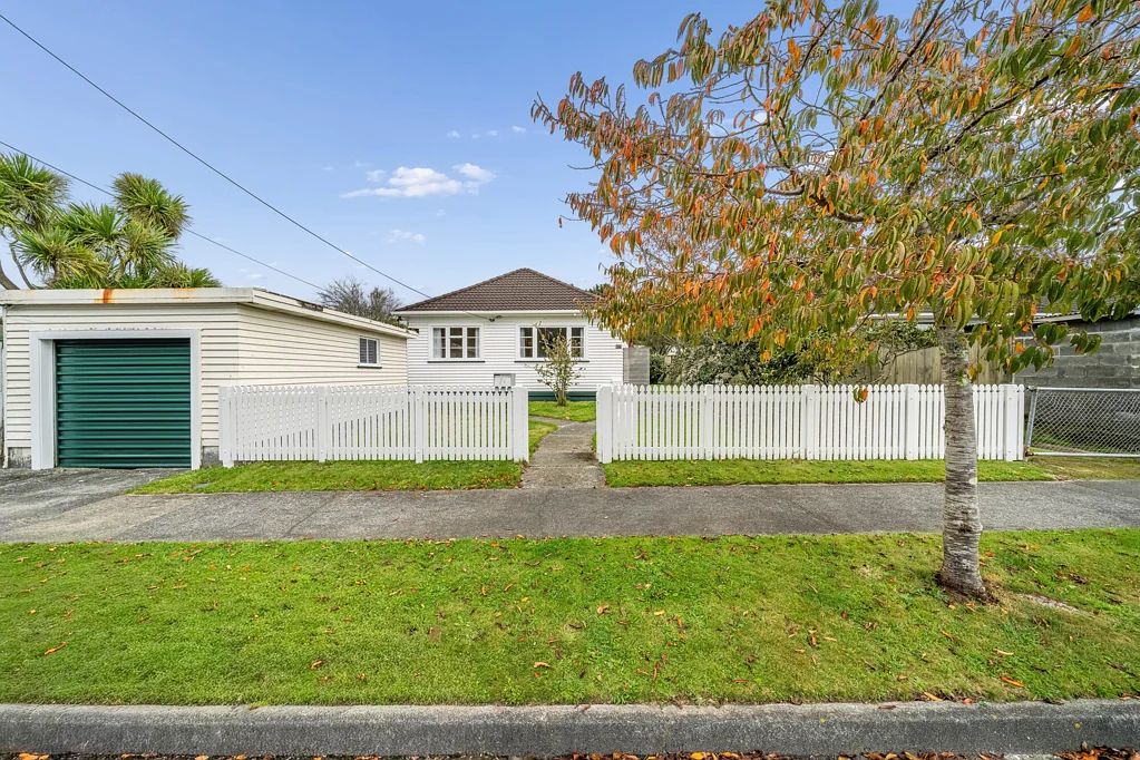 Wainuiomata 3ห้องนอน Vendors Committed Elsewhere - Must Be Sold!