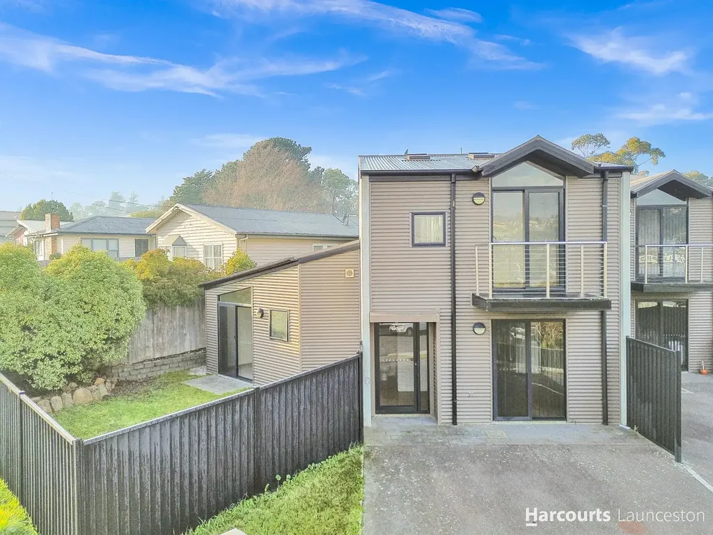 Convenient & Low Maintenance Townhouse