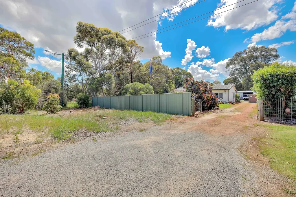 Byford 2房  Corner Bock! Endless Opportunity on 1518sqm! Prime Location with Development Potential (STCA)!
