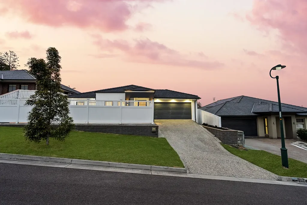 Maudsland 5房  Luxury Single-Level Living with Exceptional Space to Entertain!!!!