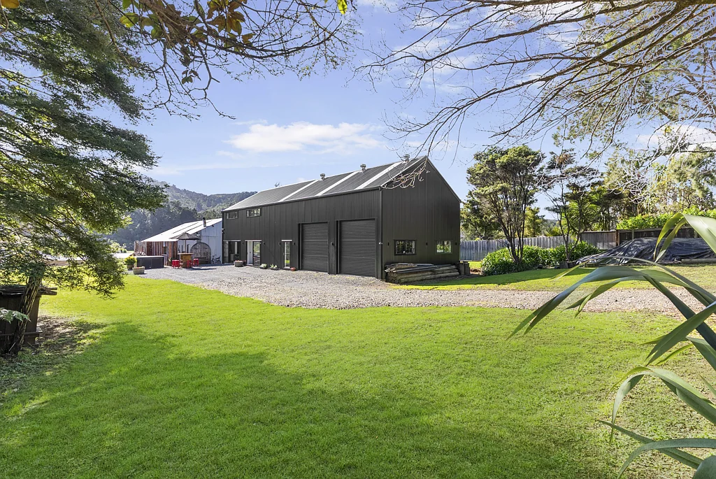 Waitakere 1房  Architectural Vision Meets Coastal Living