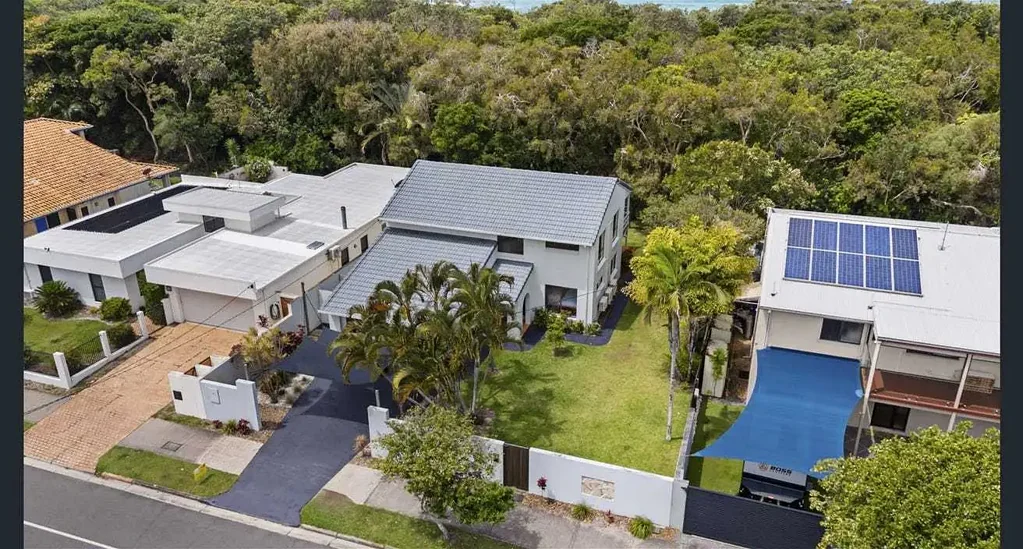 Bokarina 4房  Rare Beachside Opportunity – Spacious Family Living Just Steps from Bokarina Beach