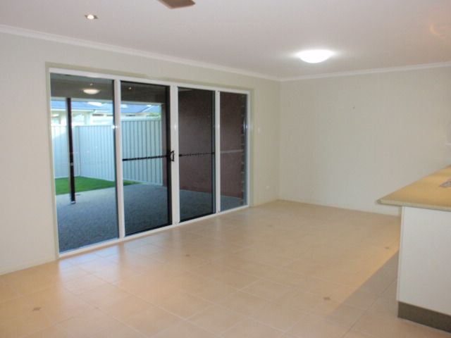 1 GRANGE CT, EMERALD QLD 4720, 0房, 0浴, Townhouse