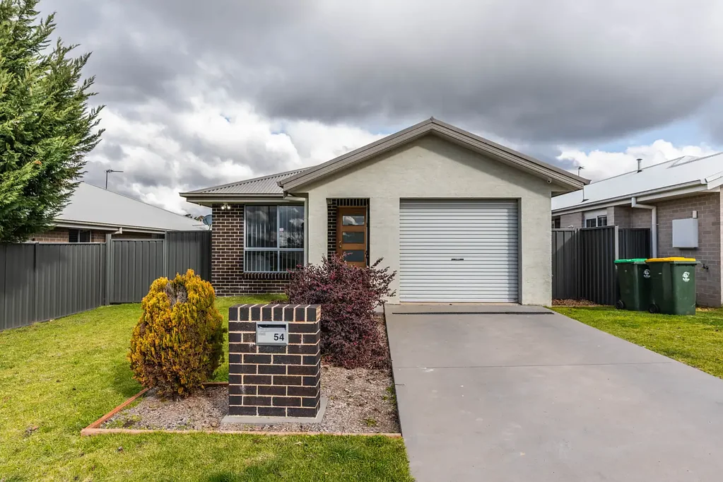 Orange 4房  Four Bedrooms, Two Living Areas, Endless Appeal