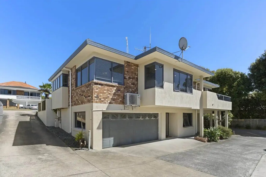 Conveniently Located Beachside Living