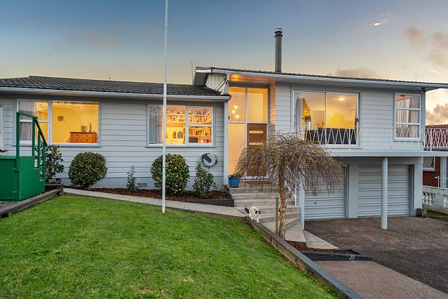 48 Marlborough Avenue, Glenfield, North Shore City