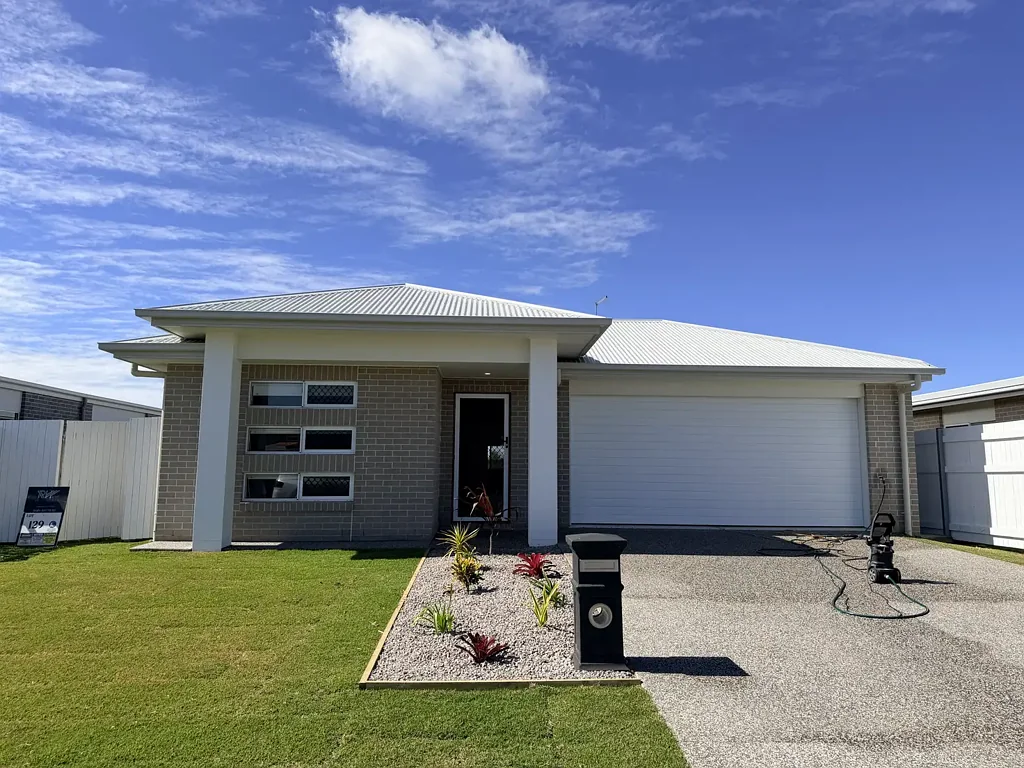 WELCOME HOME TO EASY FAMILY LIVING