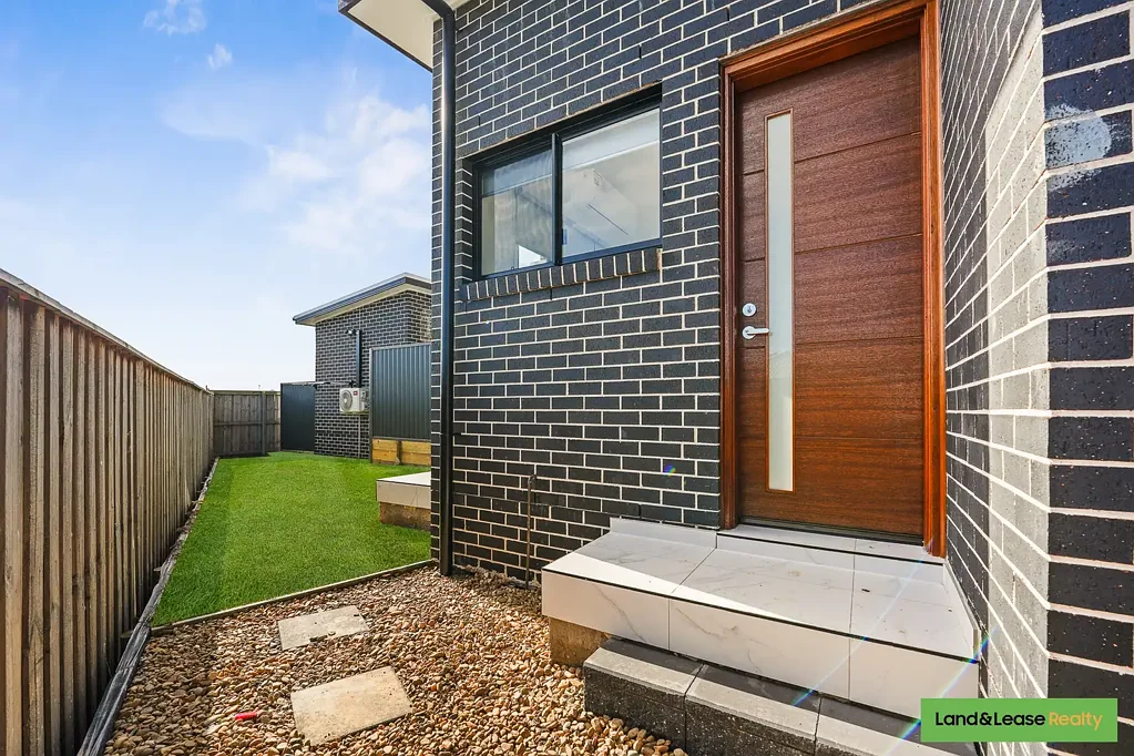 Modern Two-Bedroom Detached Granny Flat for Rent - Bradbury, NSW 2560