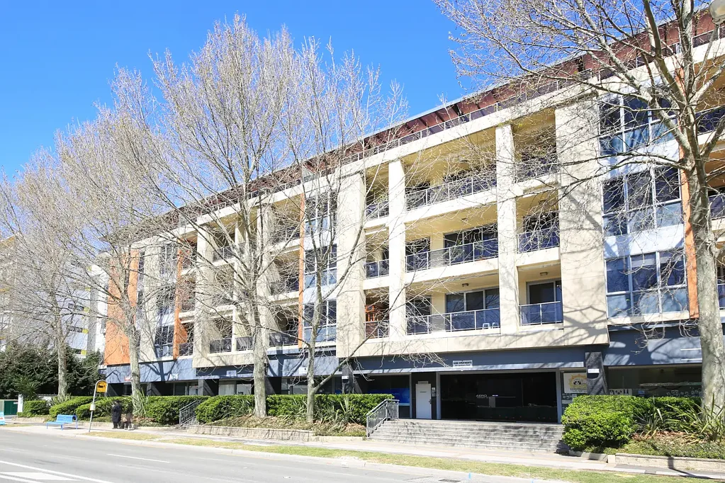 Fully Furnished 3 Bedroom Apartment Plus Study