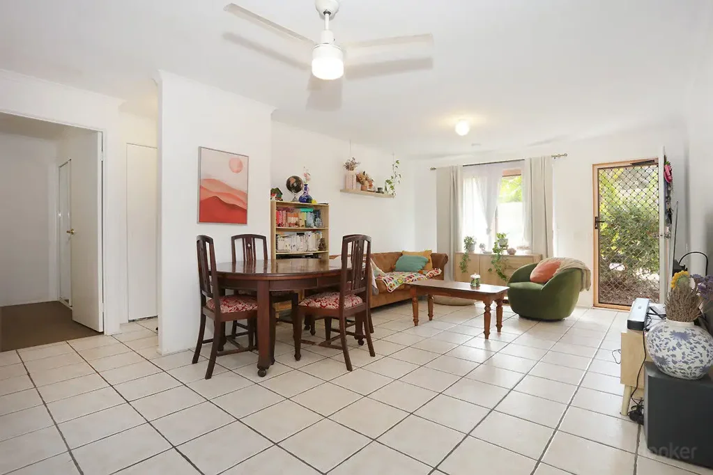 Coombabah 2房  Spacious Villa In Peaceful Avalon Estate