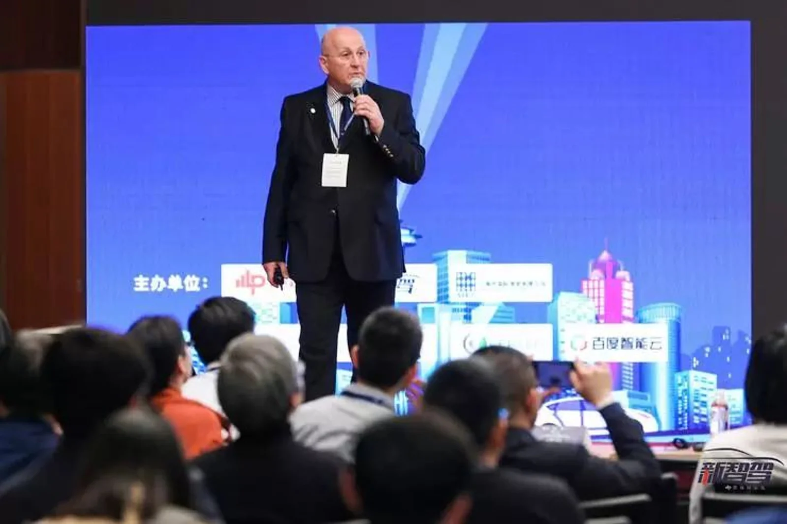 格里菲斯大学教授 Ljubo Vlacic：人工智能算法开发者还有什么瞒着我们？