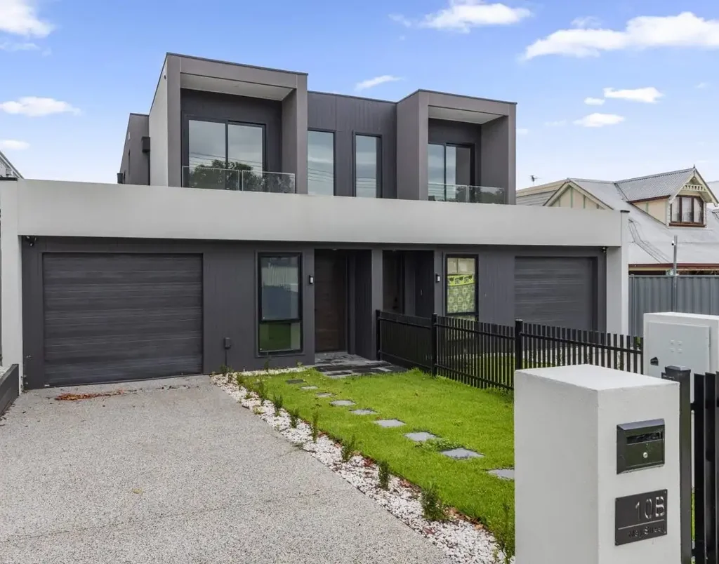 Near New Family Home in McKinnon Secondary College Zone
