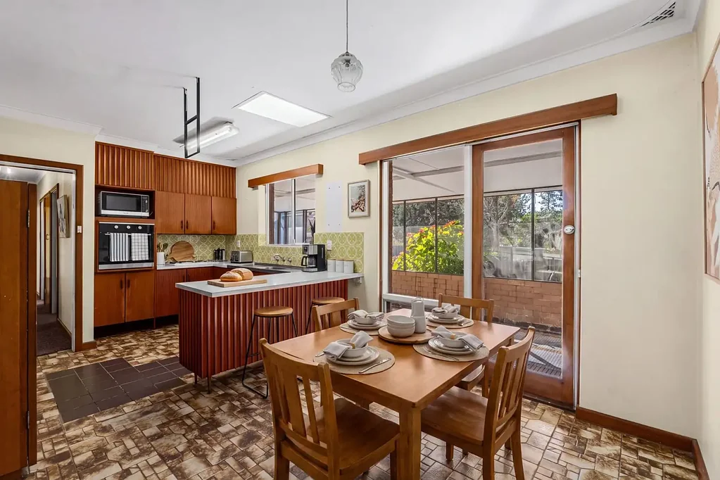 Kewdale 3 Slaapkamer A Fantastic Home with an Exciting Future - Generous Frontage & R40 Development Potential.