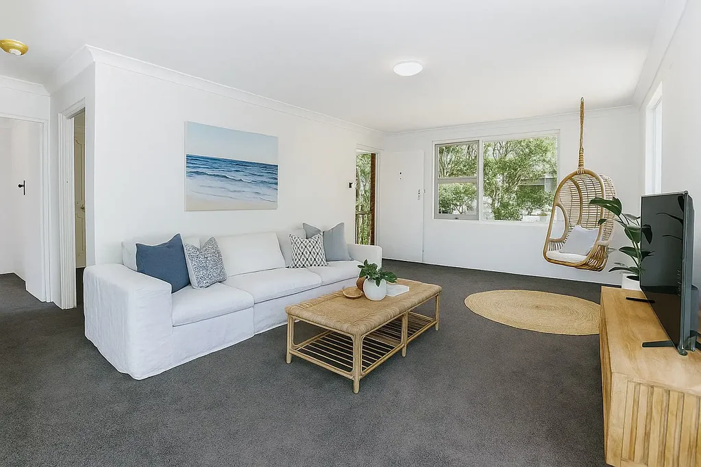 PERFECT TWO BEDROOM SPACE - 100 METRES TO THE BEACH!