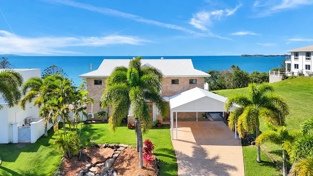 Blacks Beach 5कमरा Spectacular Ocean Views, Spacious Living and the Ultimate Coastal Lifestyle