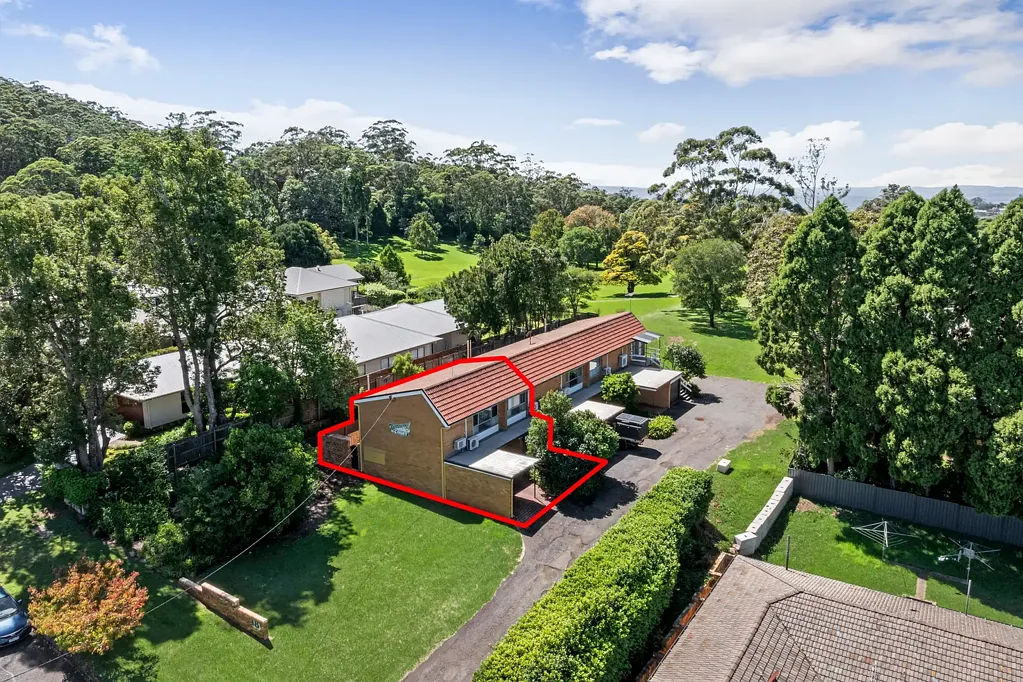 Mount Lofty 2房 公园绿地私享 宽敞开敞空间 更新厨房实用 优质学区便捷 中心地段紧俏 Spacious Townhouse In Tightly Held Eastside Quiet Location - Backing onto Parkland.