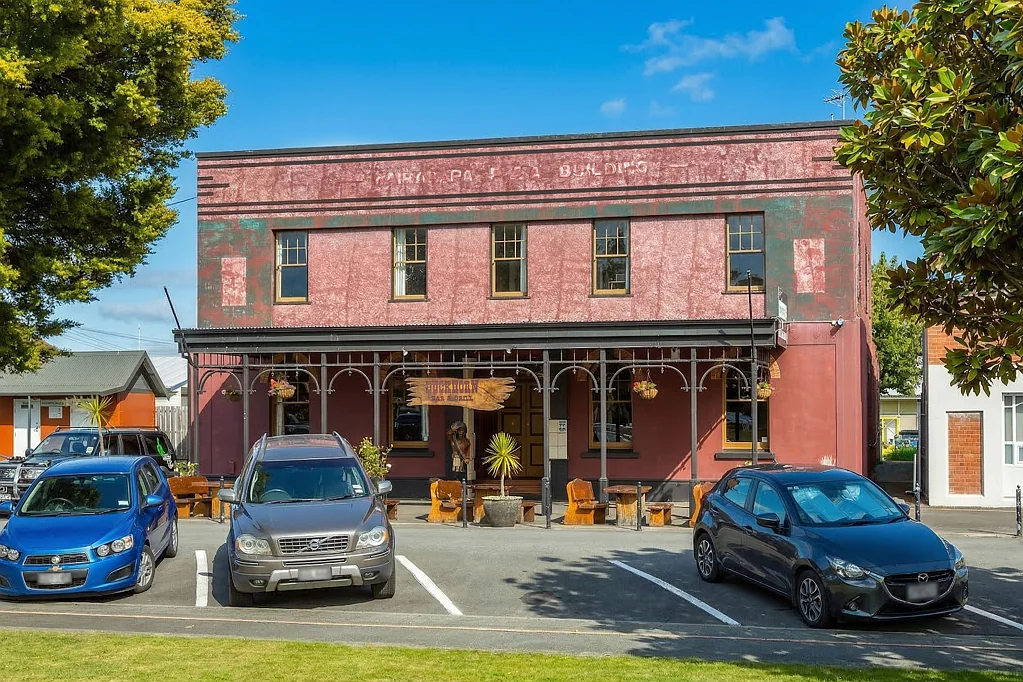 Carterton Buckhorn Bar and Grill