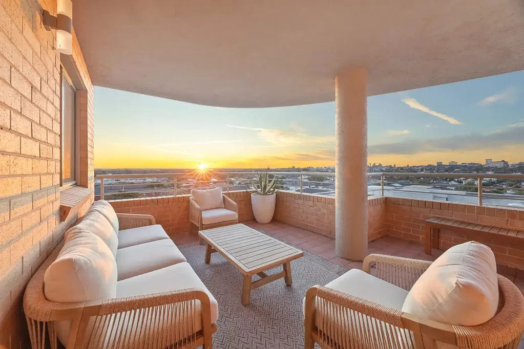 North-Facing Sub-Penthouse With Spectacular Views