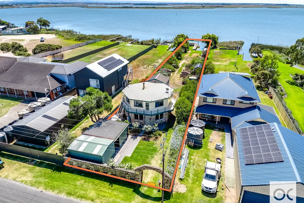 Hindmarsh Island 4 Bedroom Waterfront retreat 'The Summer Palace'
