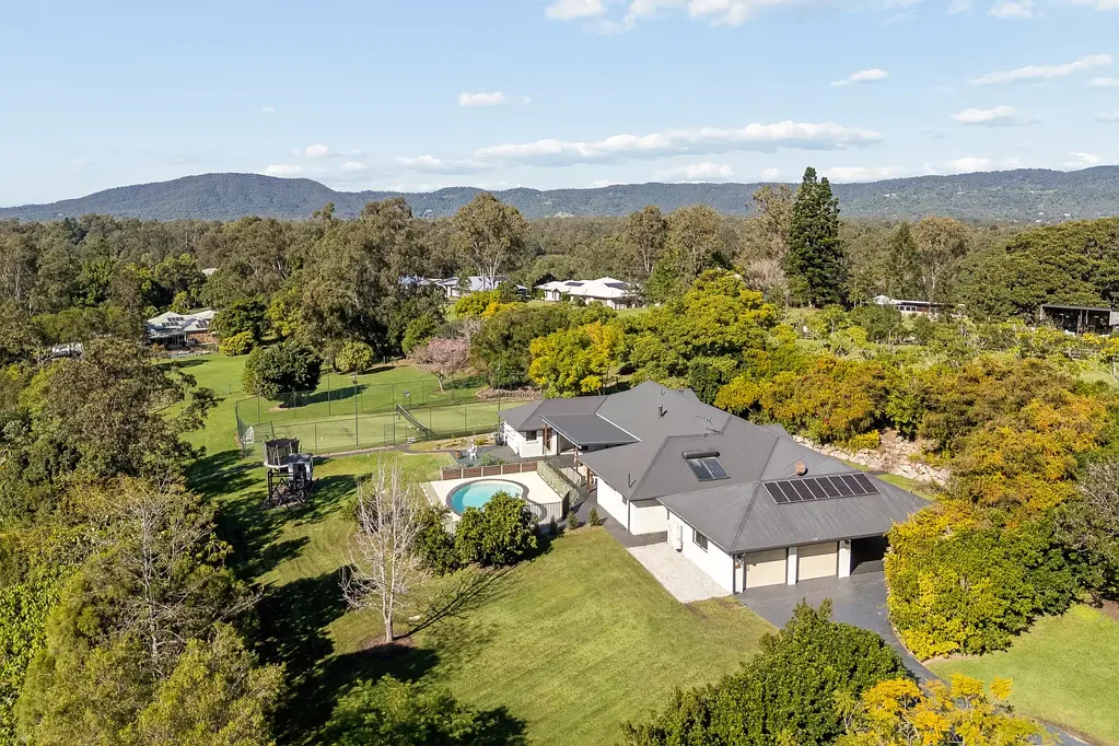 Samford Valley 5ਬੈੱਡਰੂਮ The Ultimate Family Entertainer with Town Water Usable Acreage