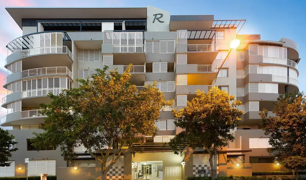 2 bedrooms apartment  + 2 bathroom +  a muti purpose room
1carpark wz  a storage room
Avaliable for rent