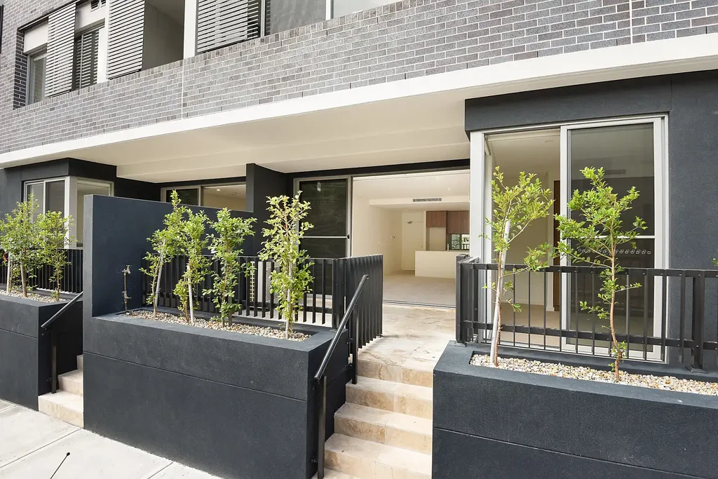 2BR TERRACE STYLE APT + PARKING