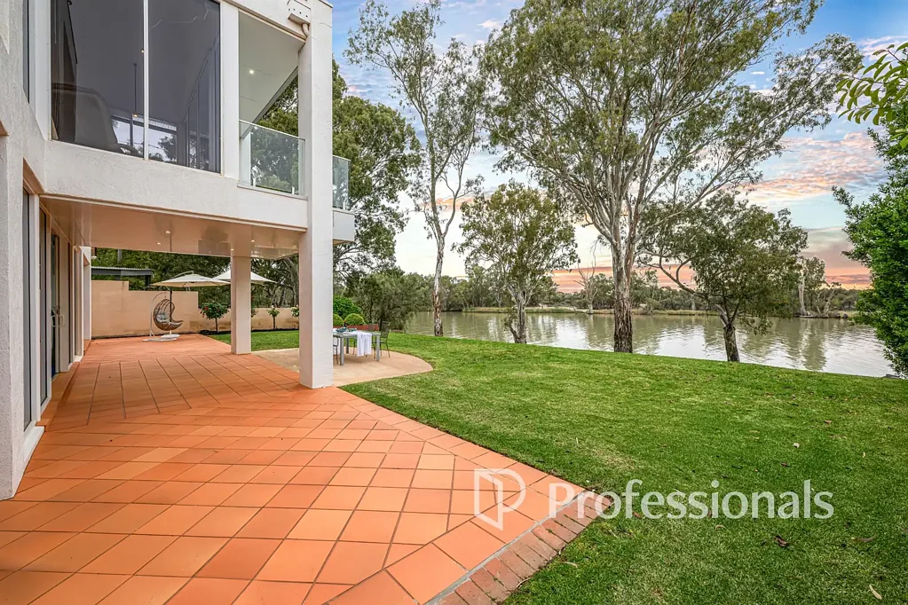 Gol Gol 3房  Contemporary Living on the Water's Edge