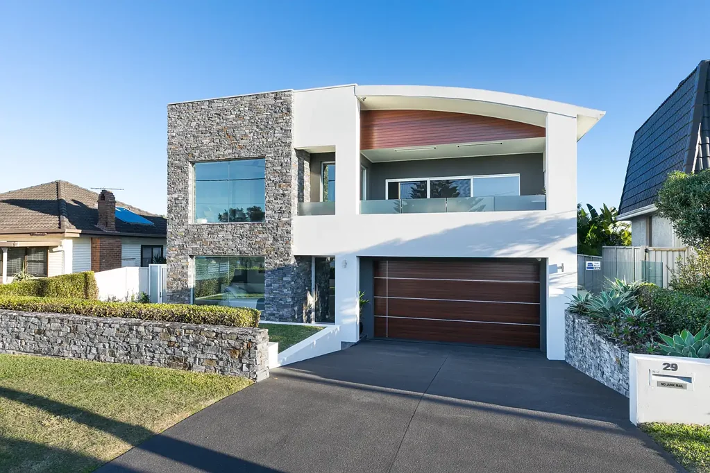 Cronulla 5Moenga SOPHISTICATED COASTAL LIVING WITH VERSATILE FAMILY DESIGN