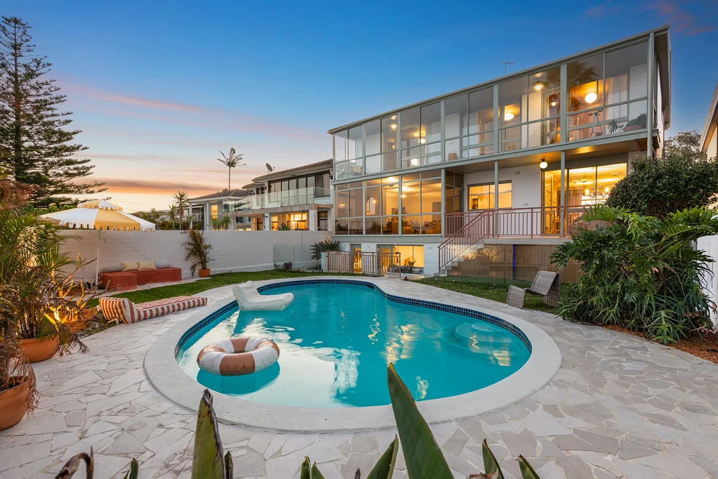 South Coogee 5कमरा An Architecturally Significant Coastal Family Home in One of South Coogee's Most Tightly Held Streets