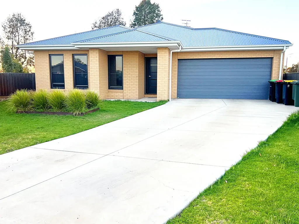 Deniliquin 4房  Modern New Home in Quiet Court