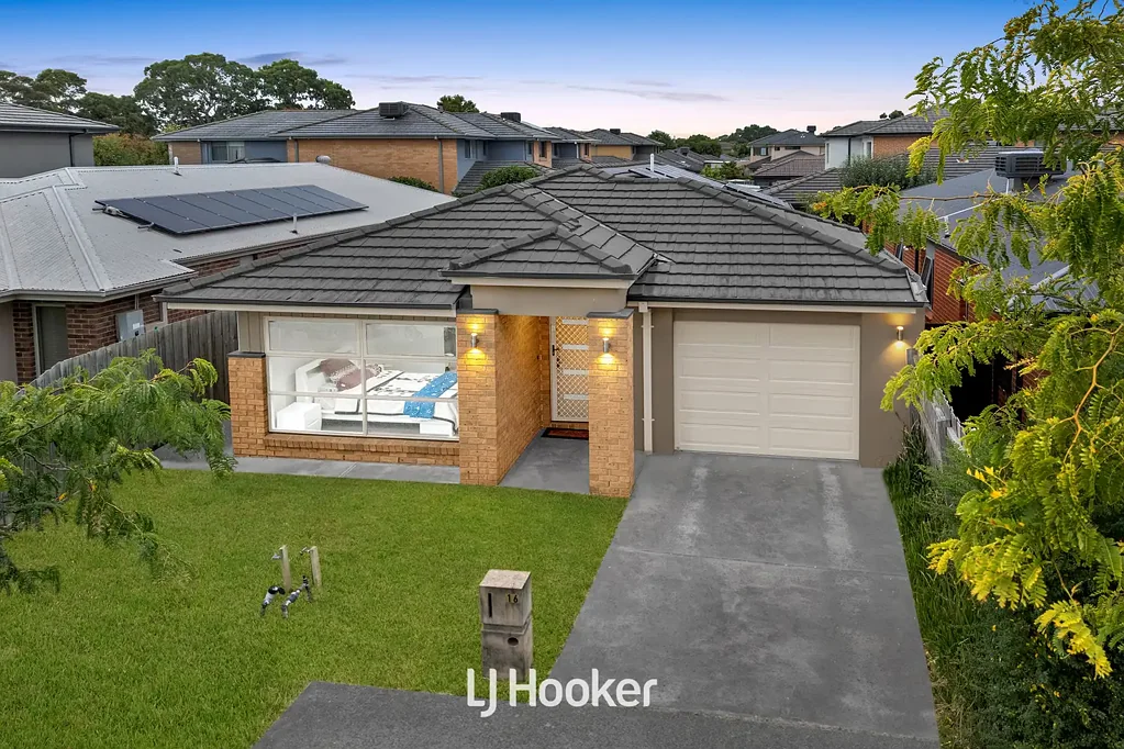 Dandenong 3房 三卧宽敞主卧套 浴室现代厨餐开 太阳能效管暖全 易维花园洗衣储 Contemporary Living with Effortless Style & Everyday Convenience!