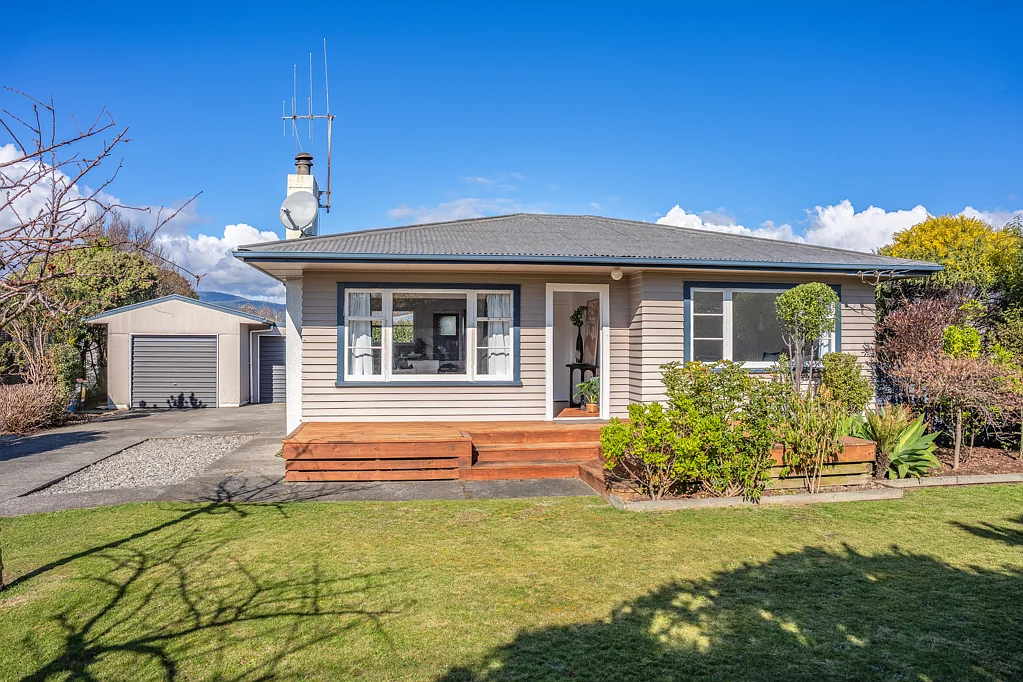 Otaki 3બેડરૂમ SUNSHINY DAYS - TWO BEDROOM HOME + SLEEPOUT!