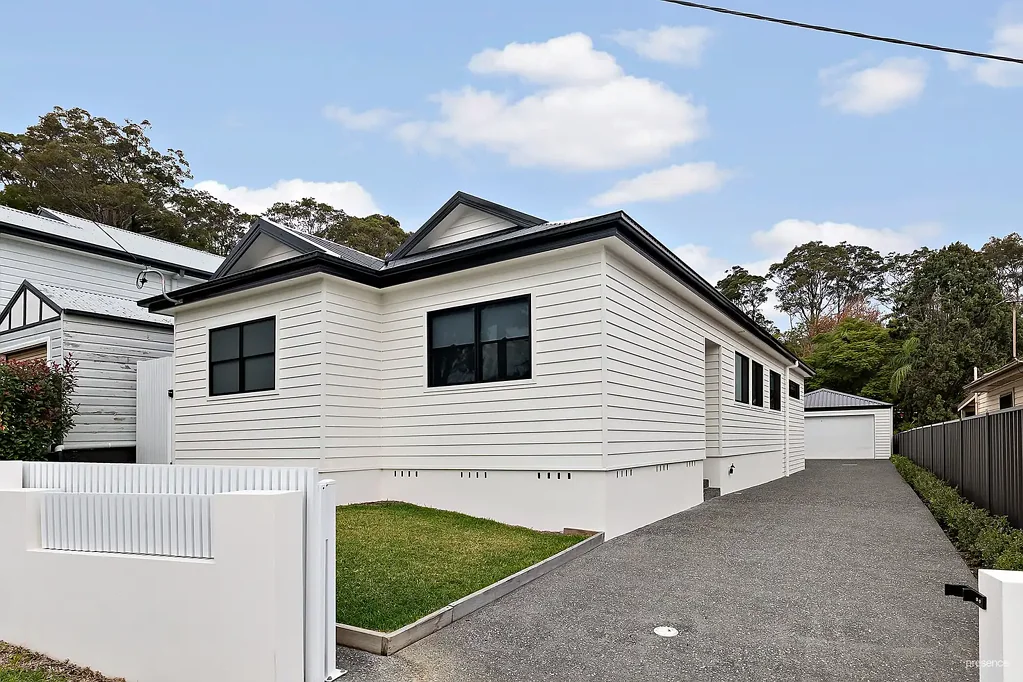 FLAWLESS DESIGN, DUCTED COMFORT & ENTERTAINER’S DECK IN A PREMIUM FAMILY LOCATION