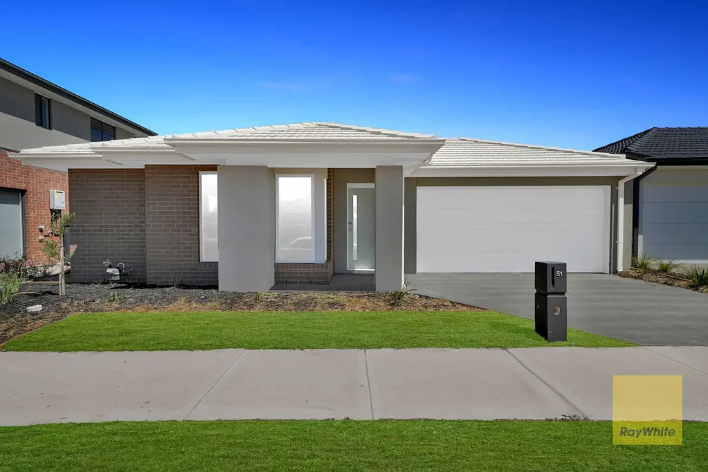 Modern Brand-New Family Living in Sought-After Grandview Estate