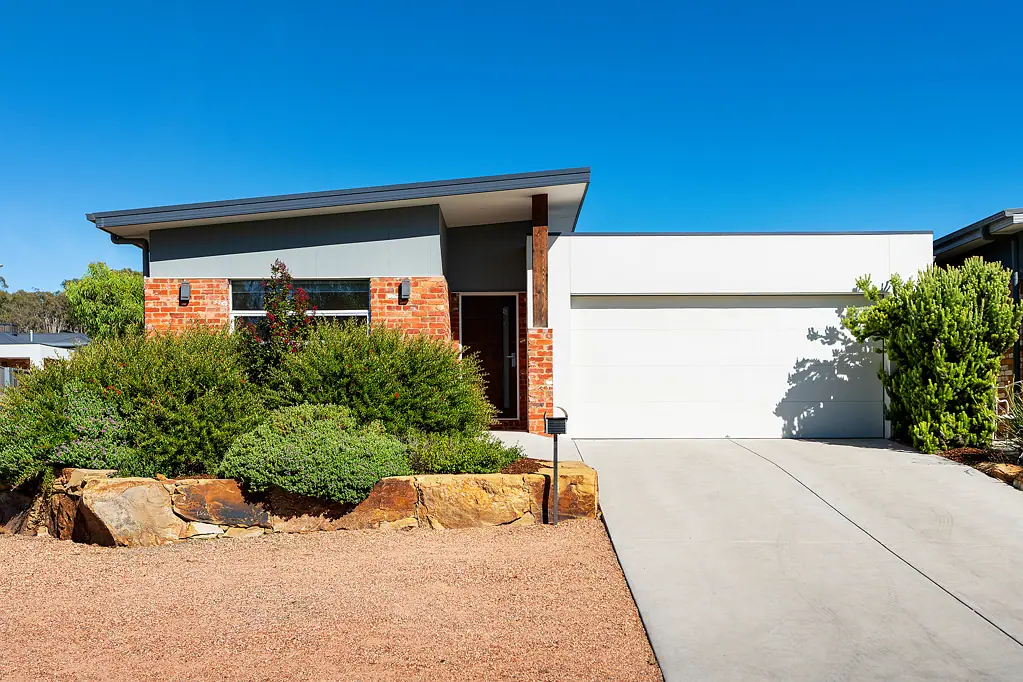 37 McKenzie Way, Mckenzie Hill, VIC 3451