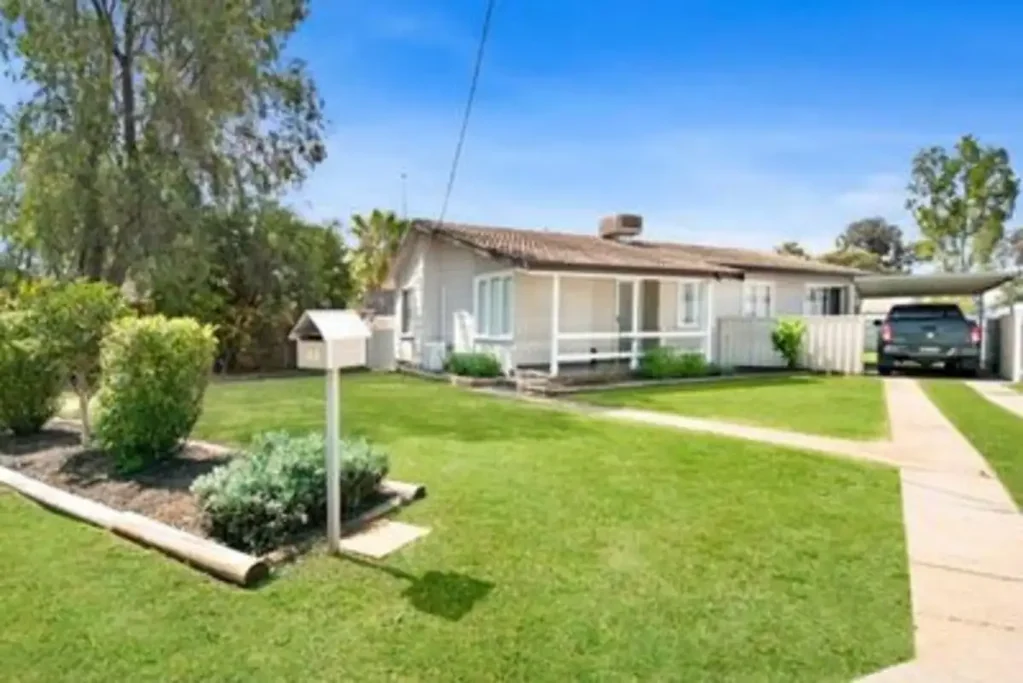 LOW MAINTENANCE 4 BEDROOM HOME WITH SOLAR PANELS