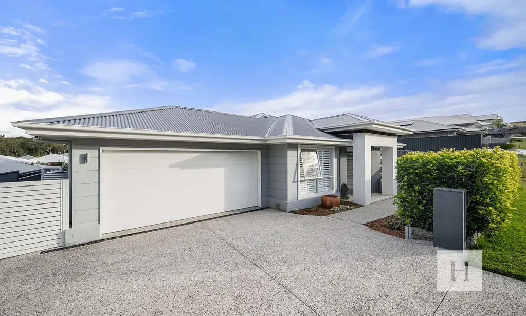 Gwandalan 7 Bedroom If you've been searching for the ultimate family home with space for everyone, this one is going to impress