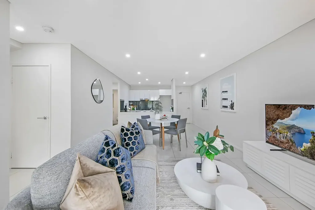 Carlingford 2Moenga Bright, Modern & Convenient